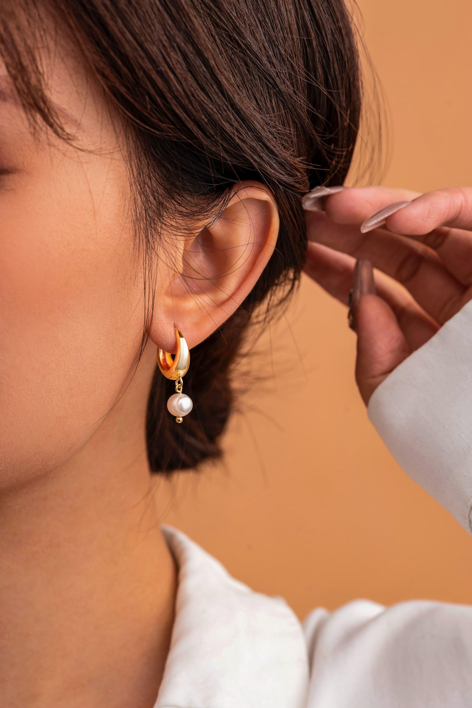 14k Gold Huggie Pearl Earrings - Artsory