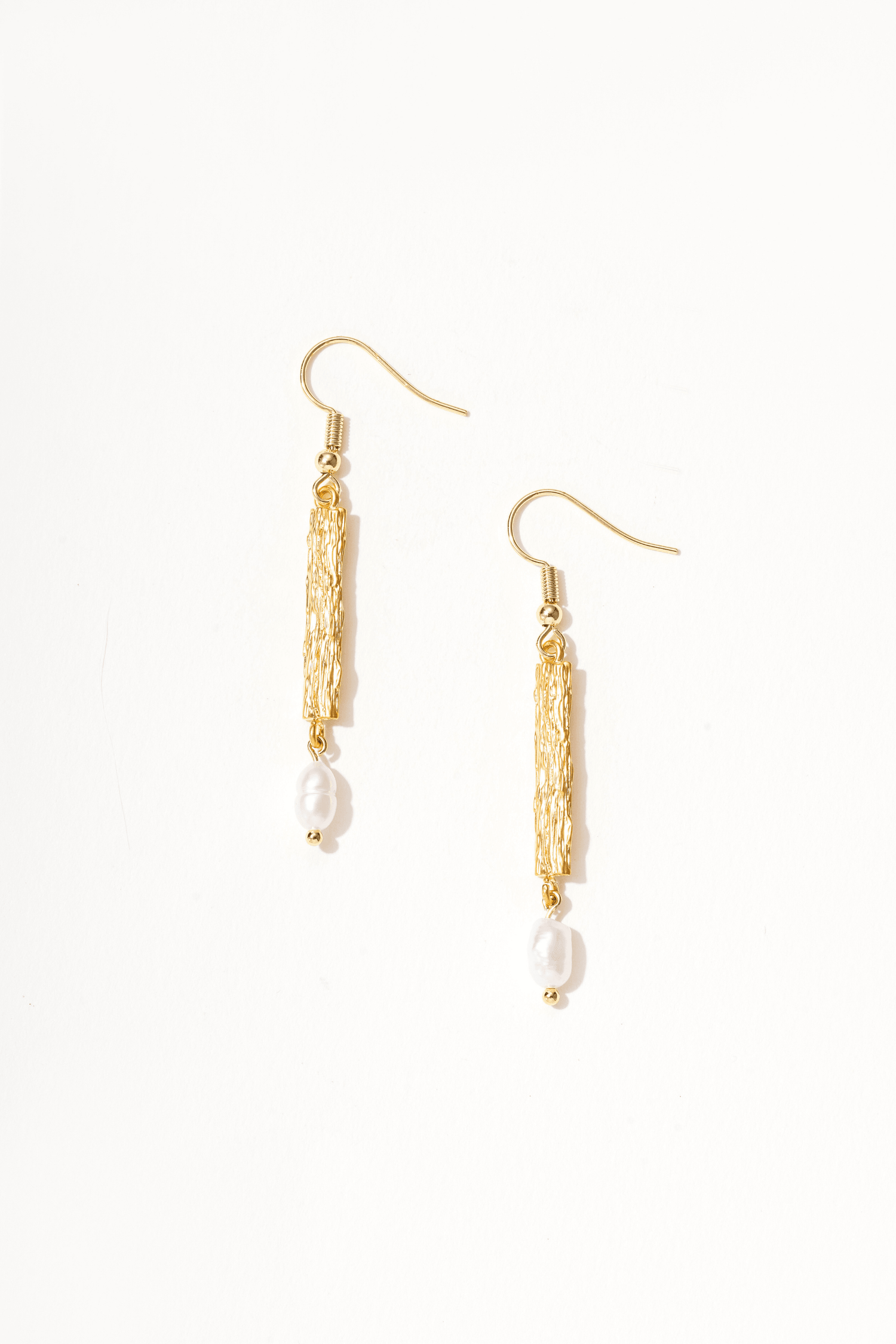 18k Textured Gold Pearl Drop Earrings - Artsory