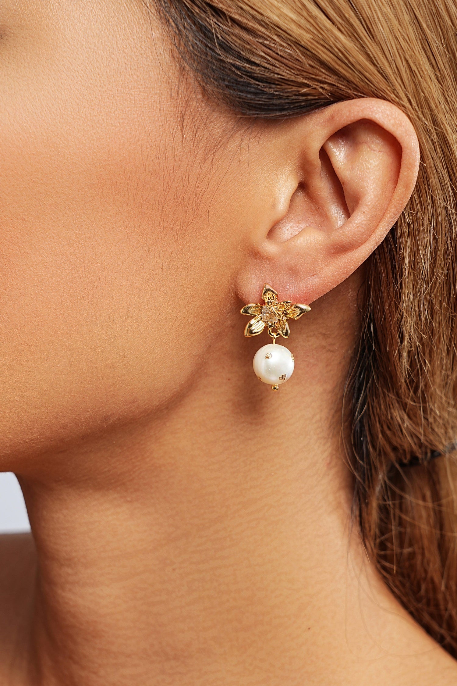 Angie 18K Gold Freshwater Pearl Drop Earrings - Artsory