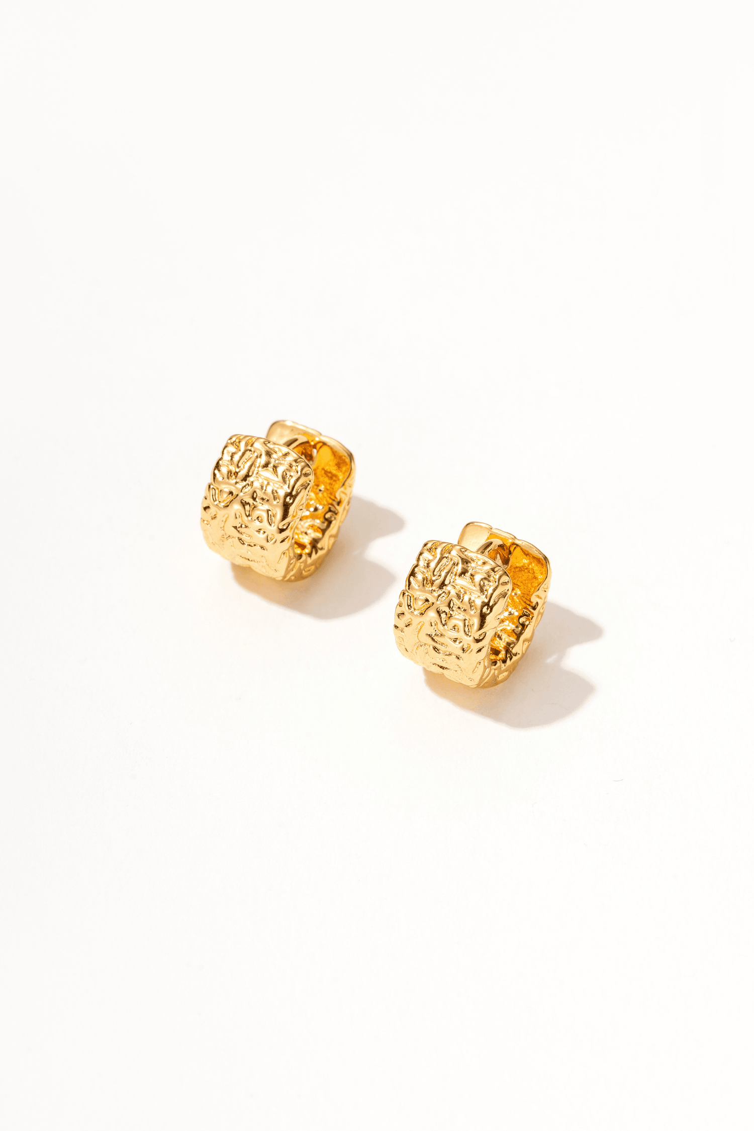Elle 18K Gold Huggie Earrings - Artsory