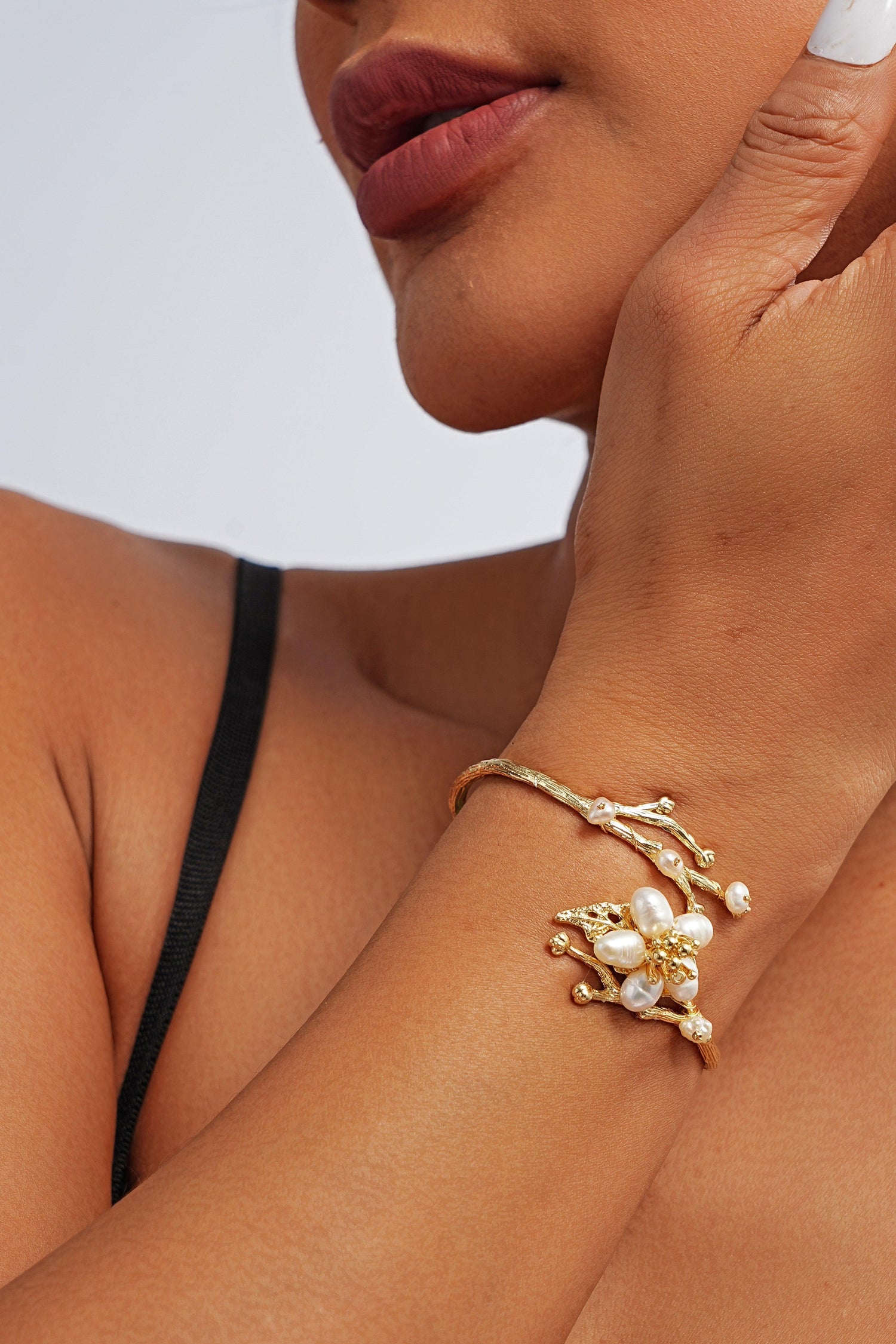 Ethereal Pearl 14K Gold Bangle - Artsory