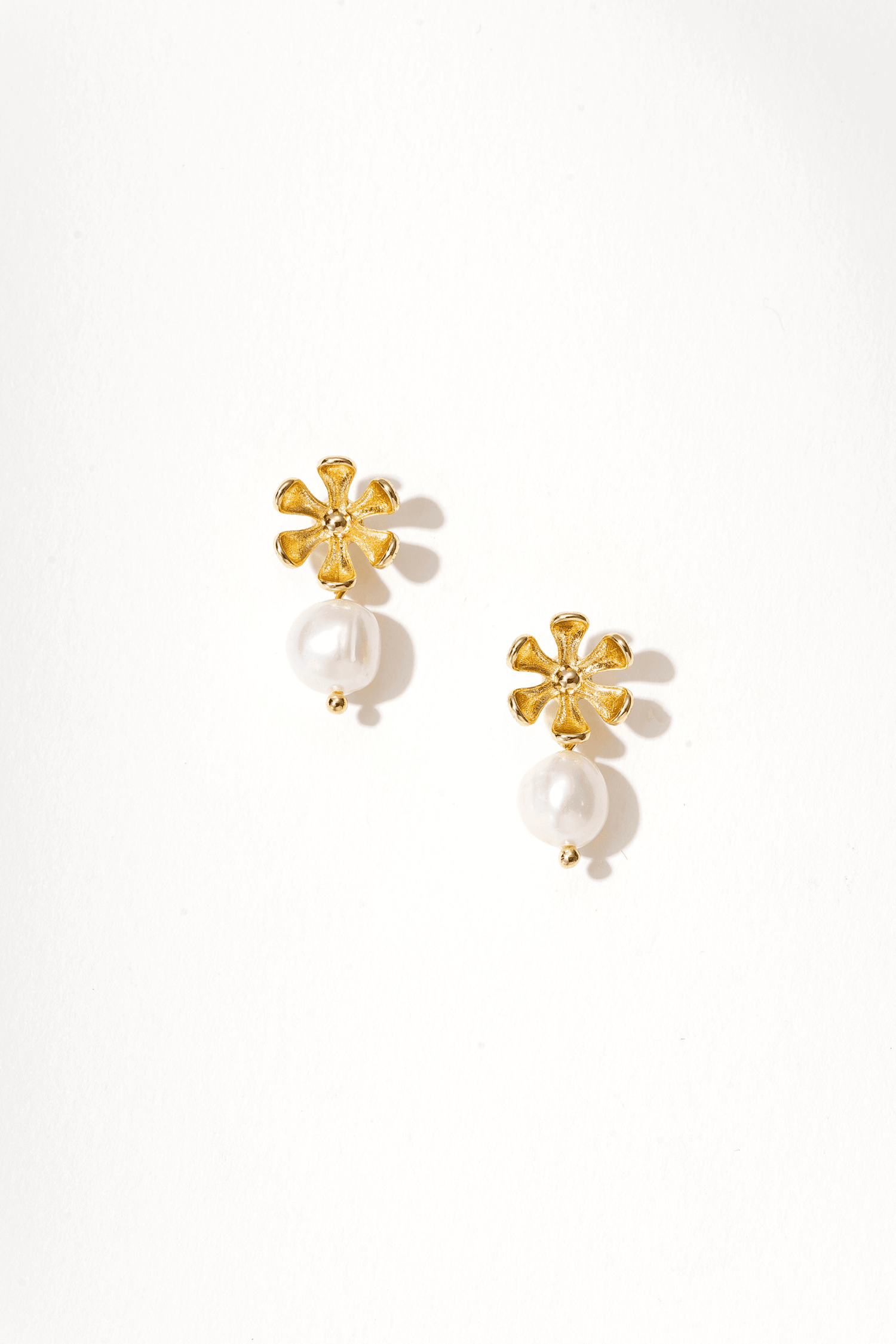 Floral Pearl 18K Gold Earrings - Artsory