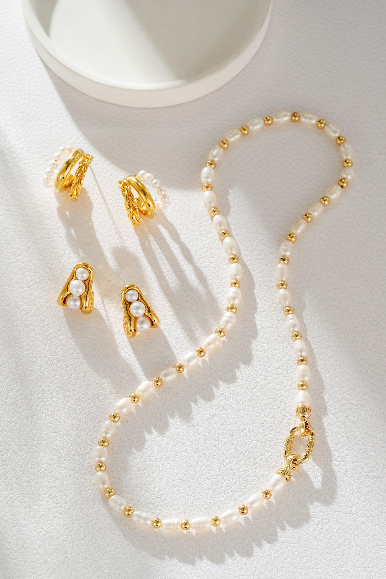 Weaving Pearl C Hoop Earrings - Artsory