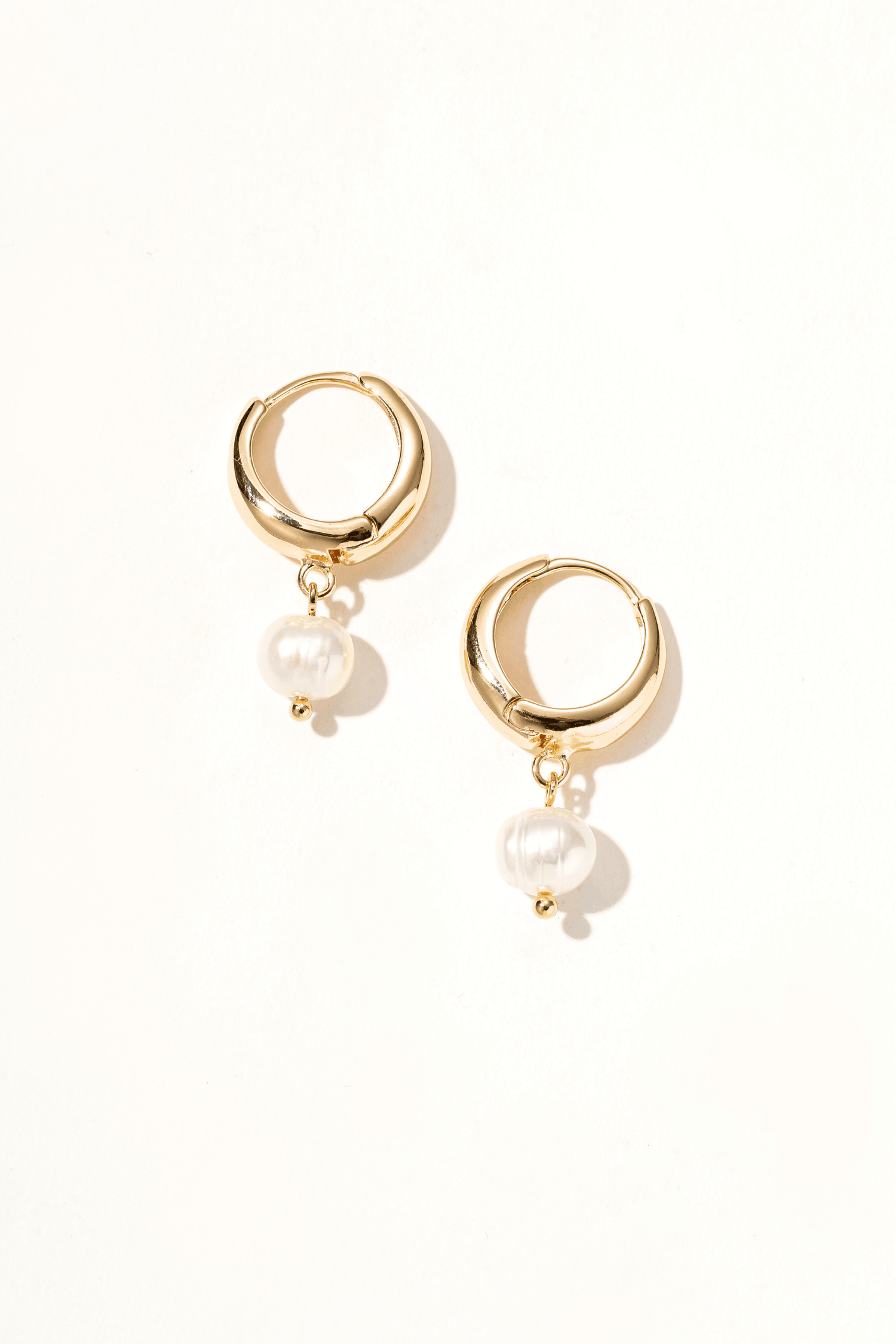 14k Gold Huggie Pearl Earrings - Artsory