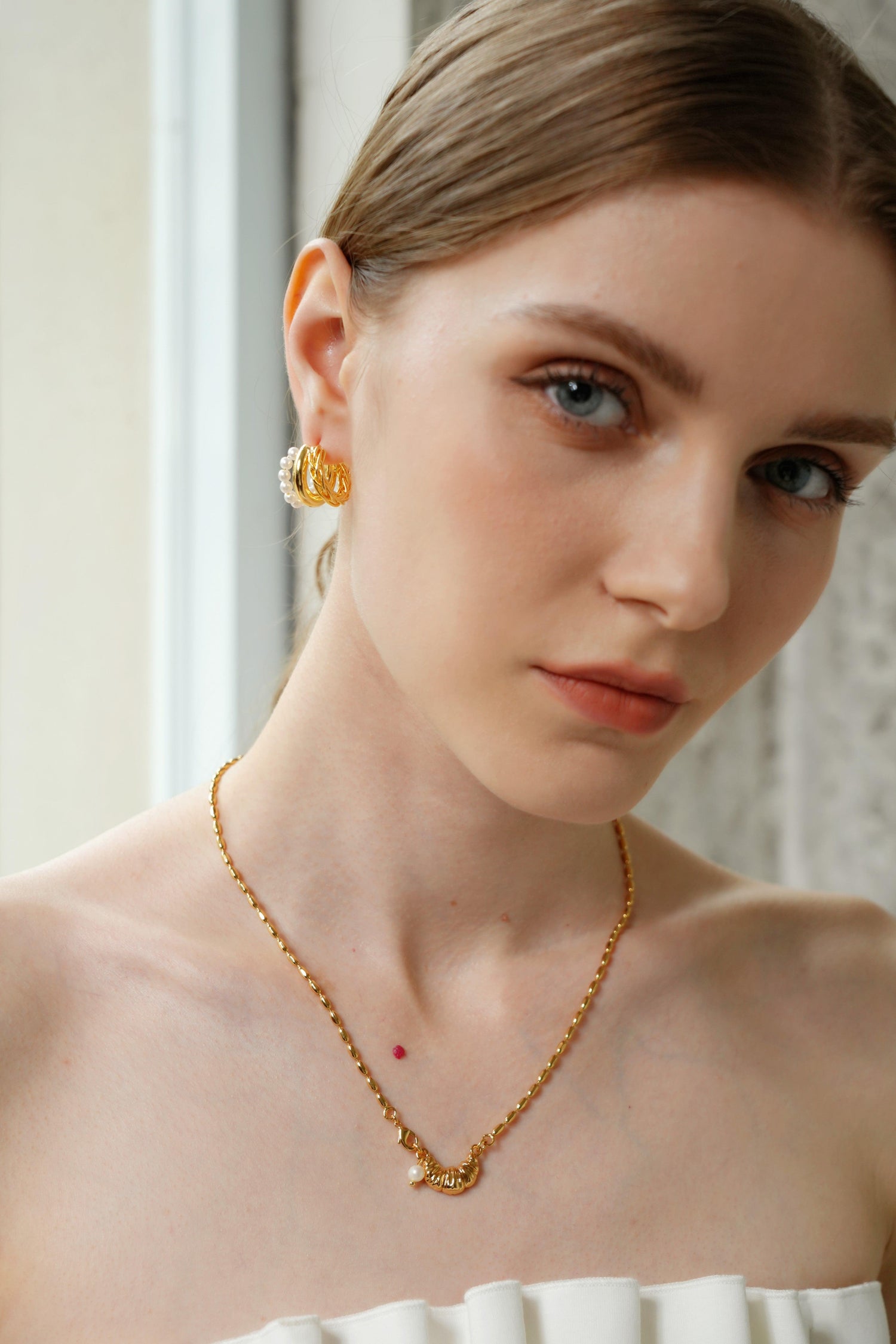 Weaving Pearl C Hoop Earrings - Artsory
