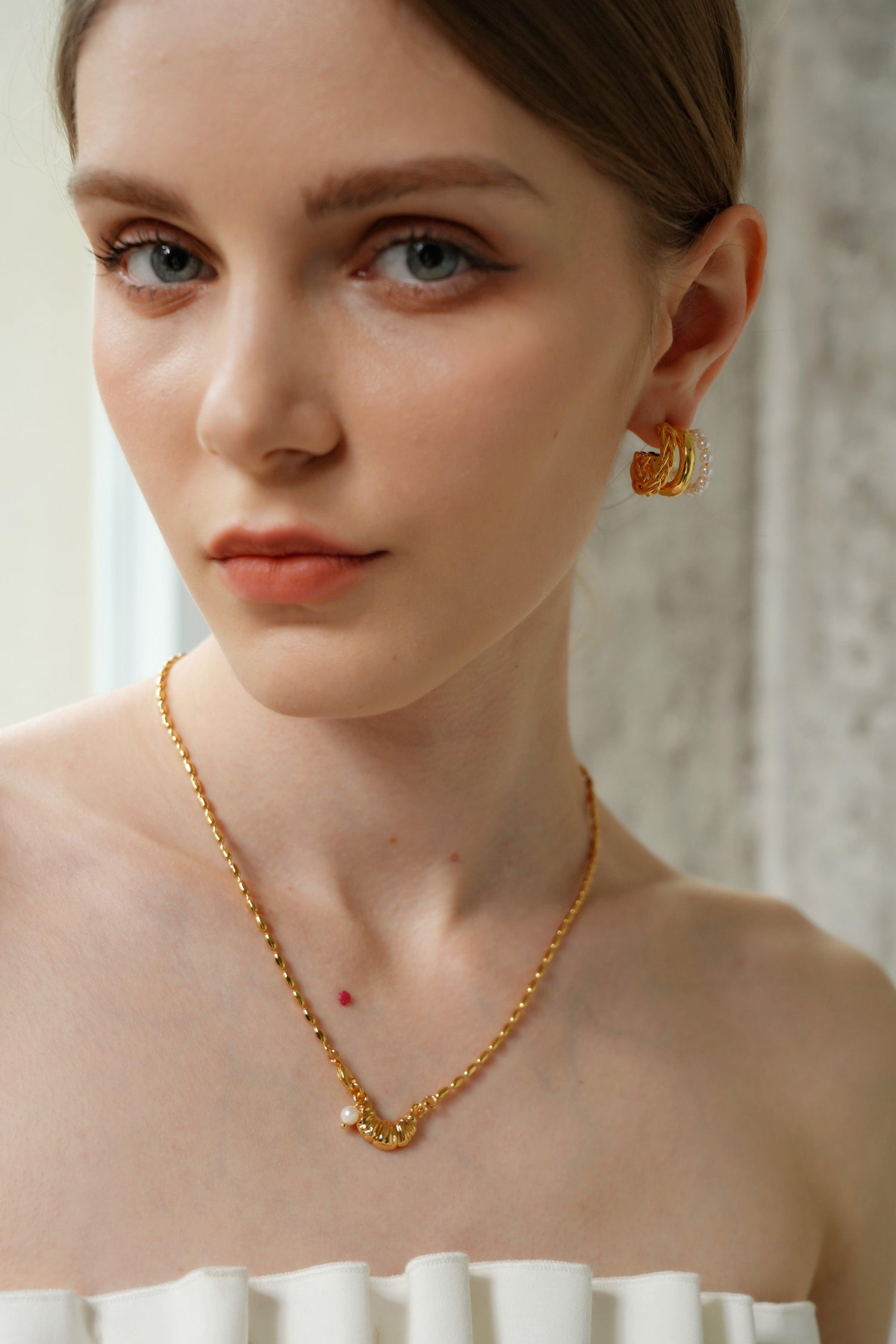 Weaving Pearl C Hoop Earrings - Artsory