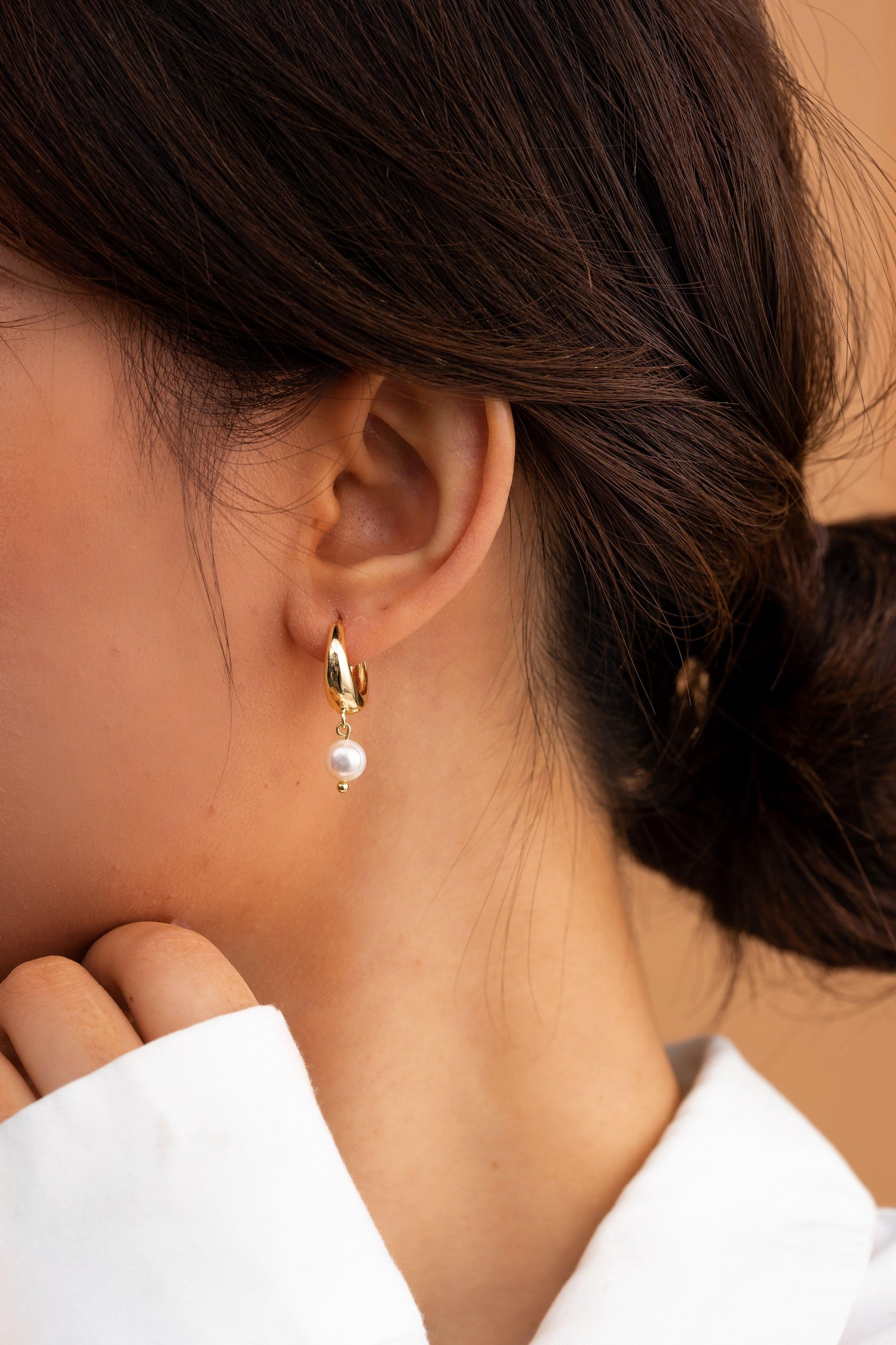 14k Gold Huggie Pearl Earrings - Artsory