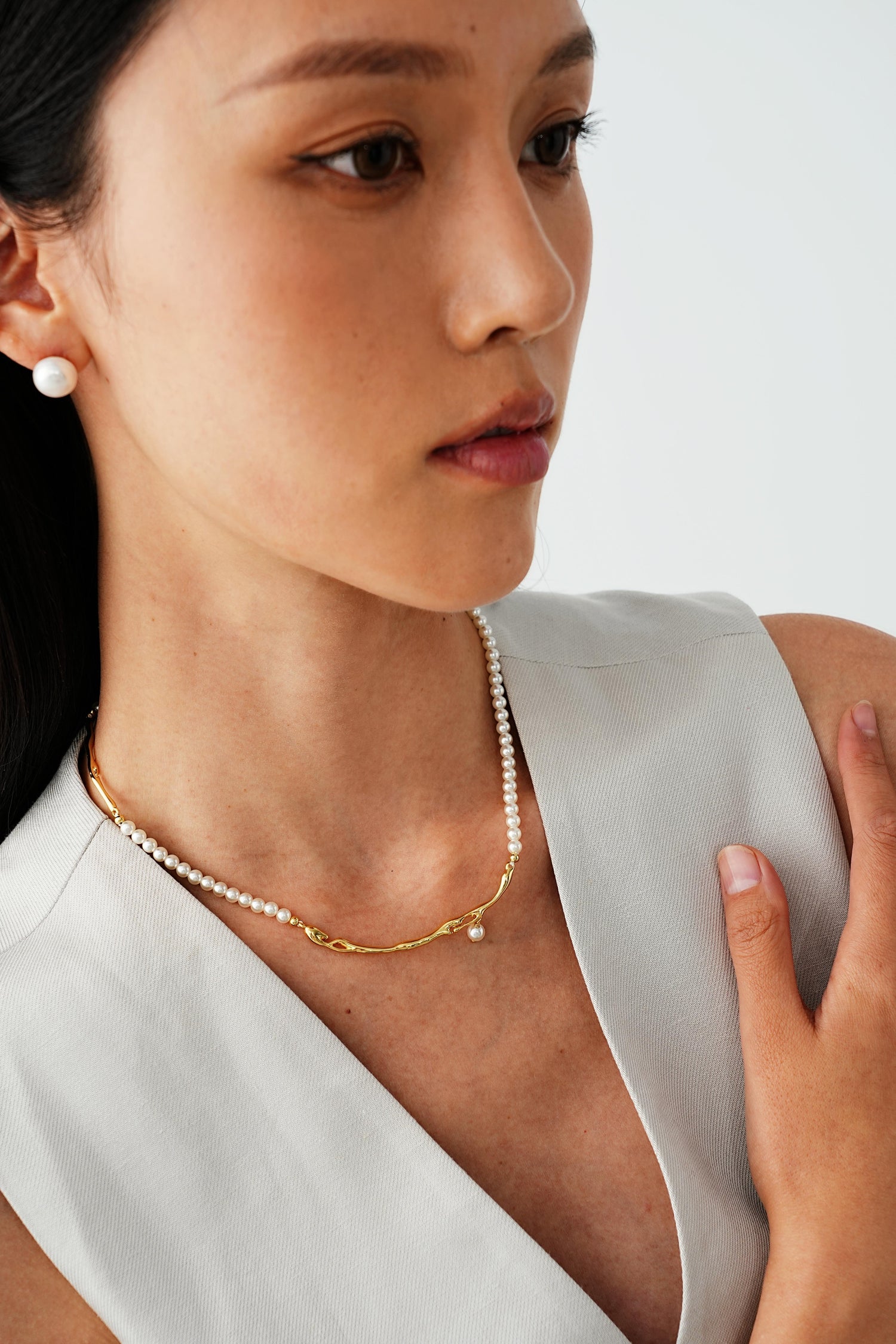 Jolie  Pearl and Gold Beaded Necklace