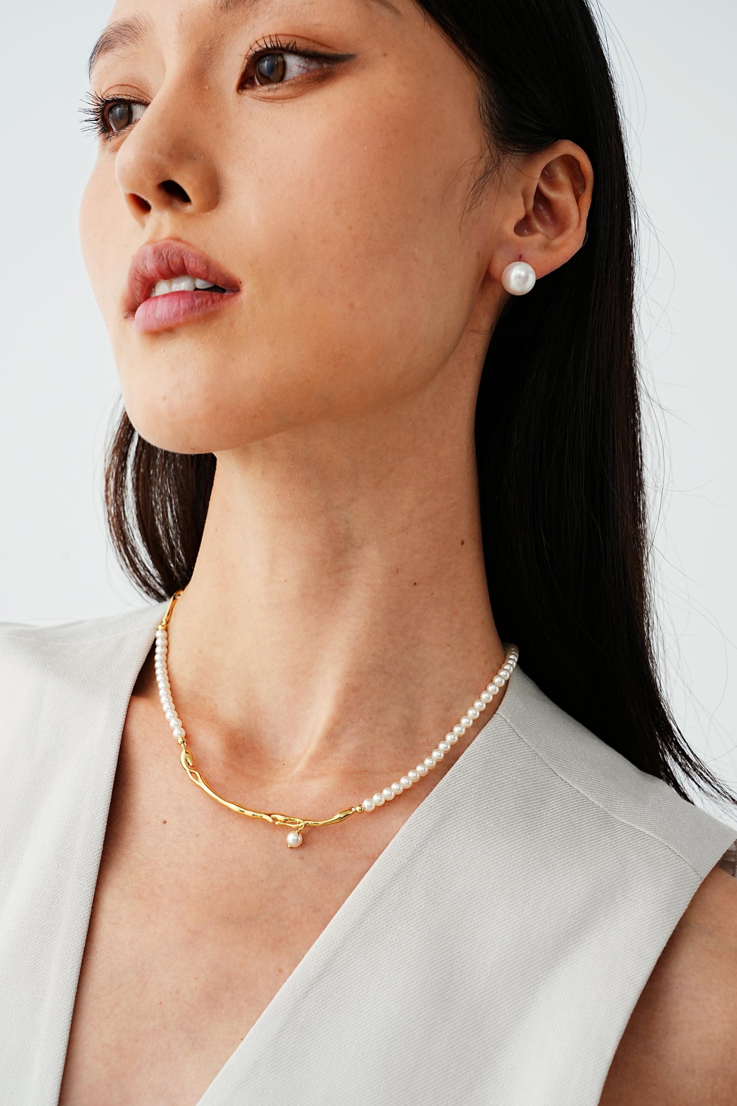 Jolie  Pearl and Gold Beaded Necklace