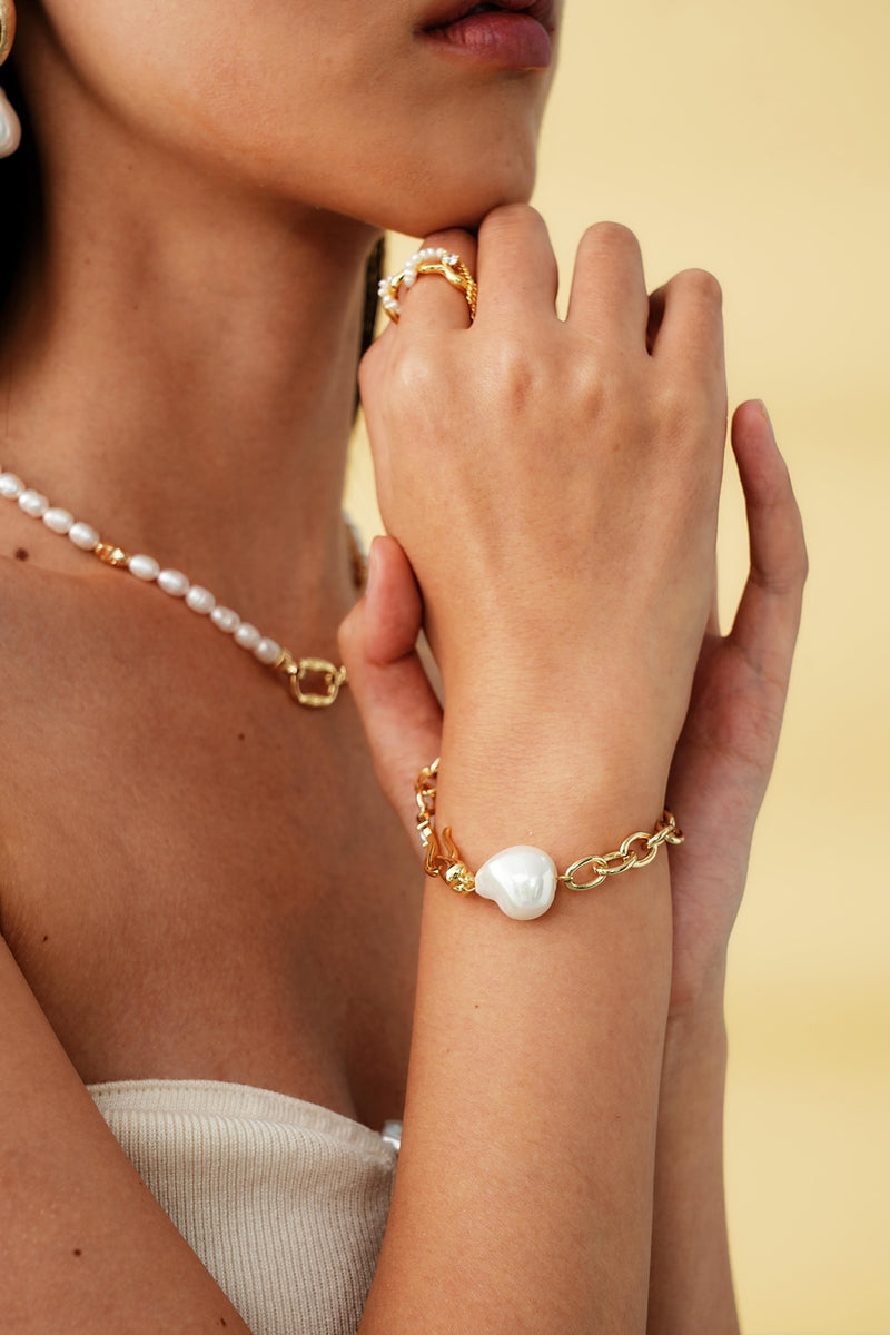 アクセサリー Baroque pearl & joint chain bracelet Baroque Pearl Bracelet, 18k Gold Filled Pearl Metal Chain