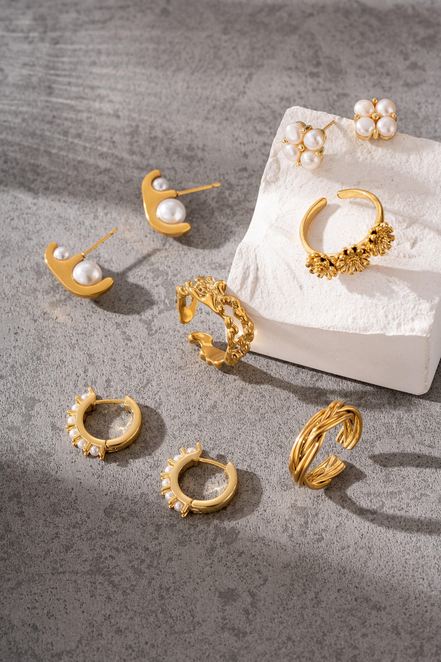 Ivy 18K Gold Huggie Earrings - Artsory