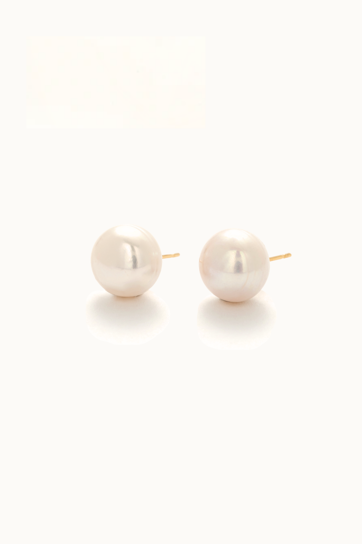 Adara Pearl Stud Earrrings