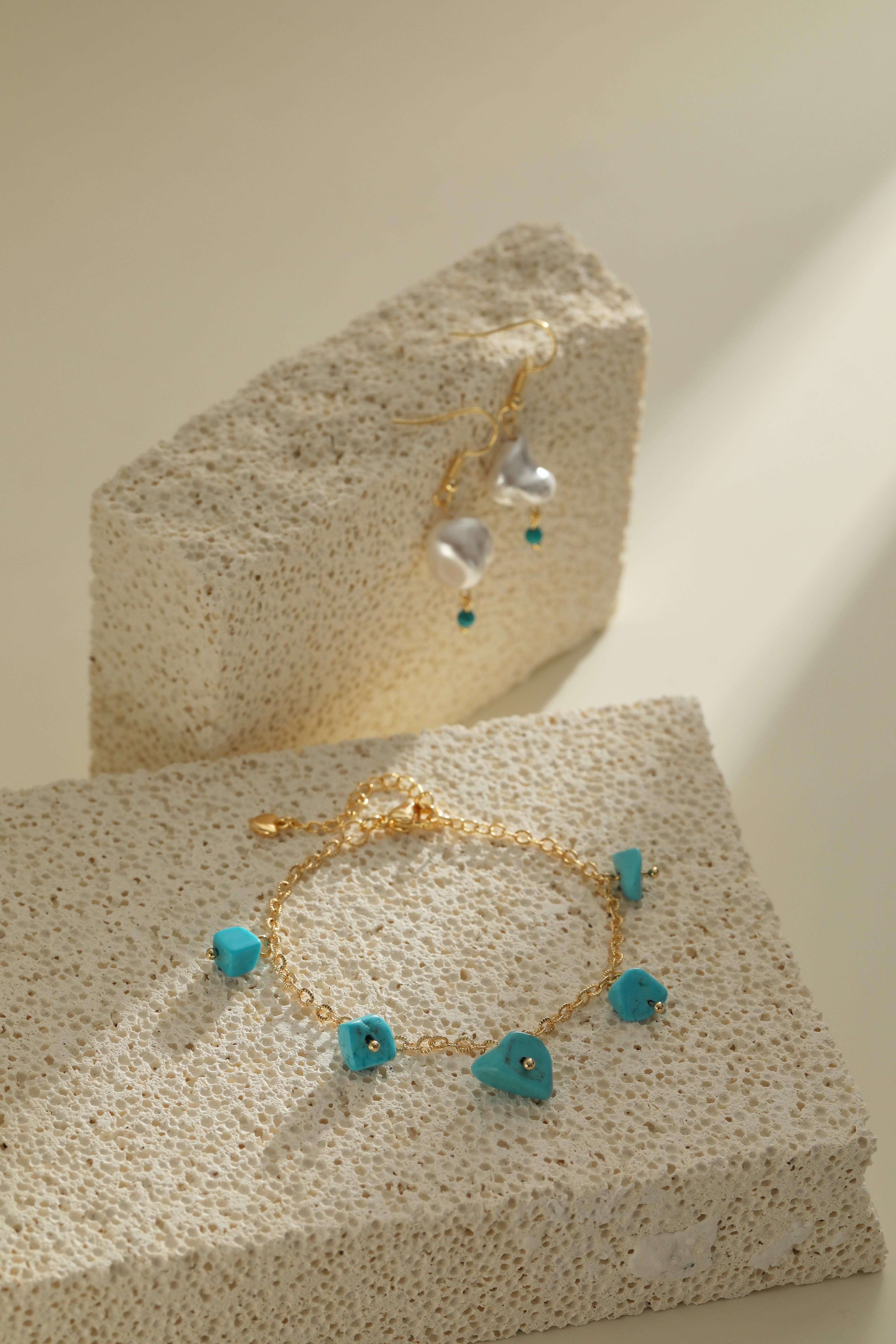 Aqua Elegance Turquoise Stone Bracelet - Artsory