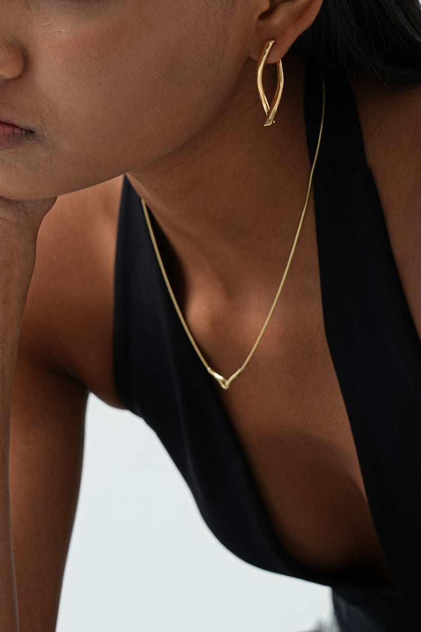 Elara Geometric Line Necklace