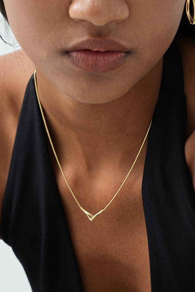 Elara Geometric Line Necklace