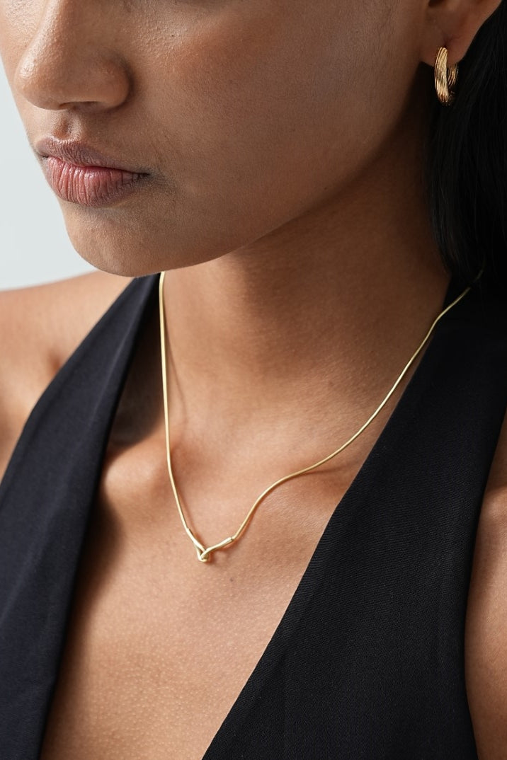 Elara Geometric Line Necklace