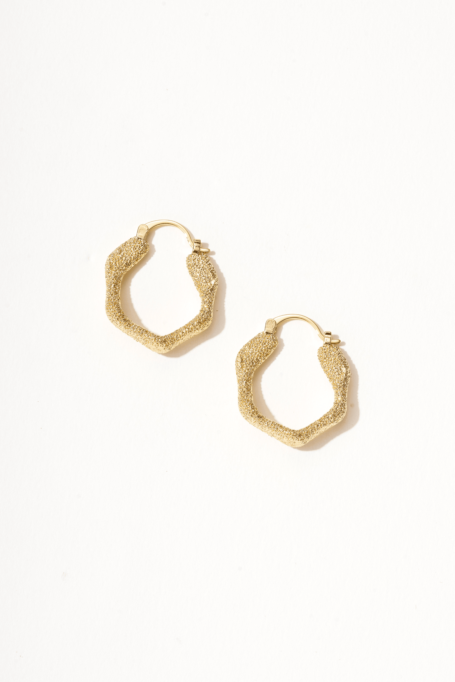 Kai 14K Gold Huggie Earrings - Artsory