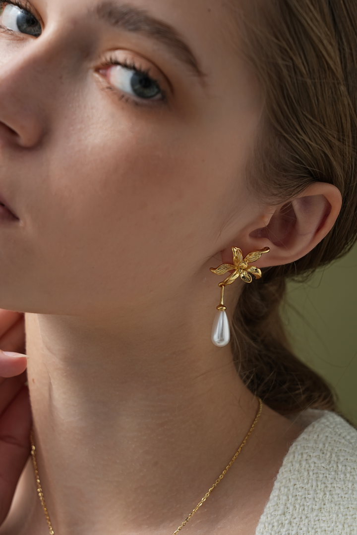 La Belle Pearl Drop Earrings