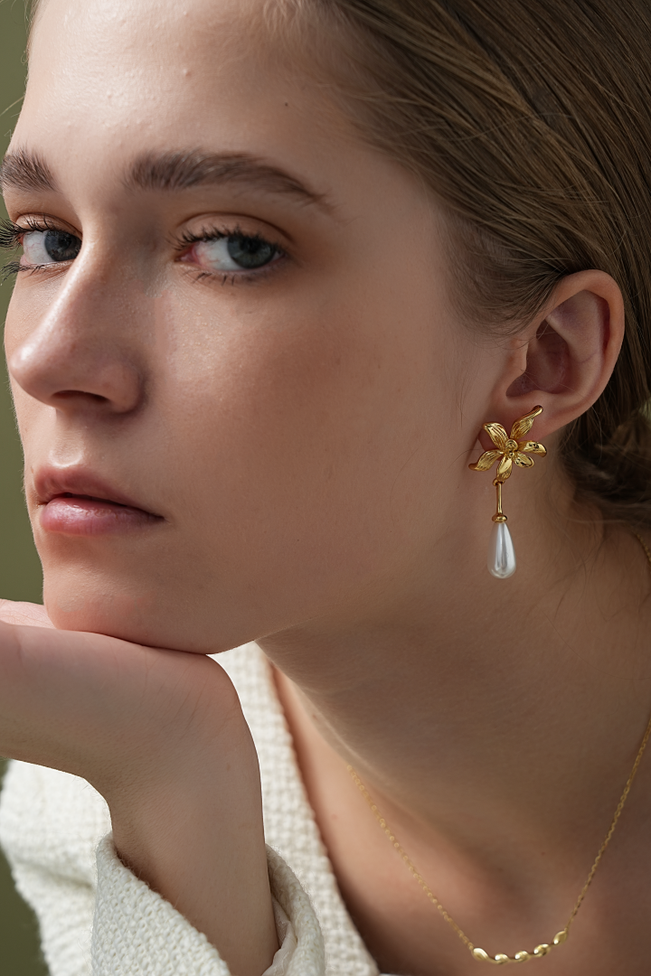 La Belle Pearl Drop Earrings