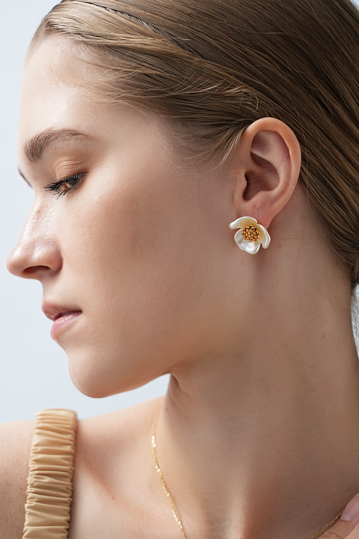 Leona Floral Pearl Stud Earrings