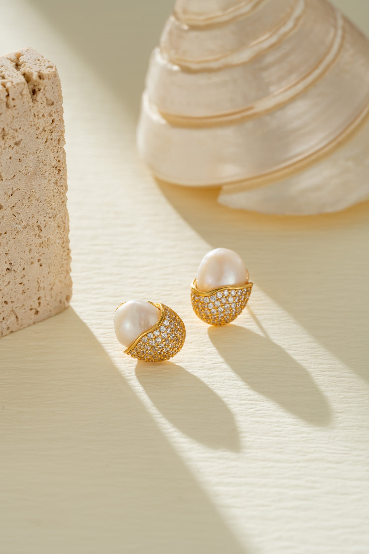Nest Pearl Stud Earrings