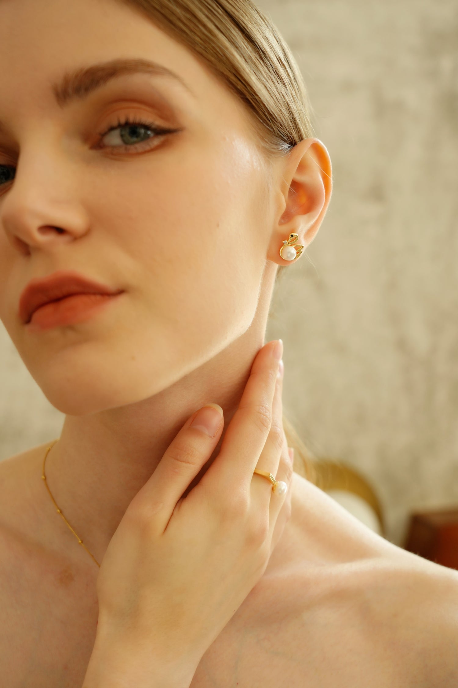 Swan Pearl Stud Earrings